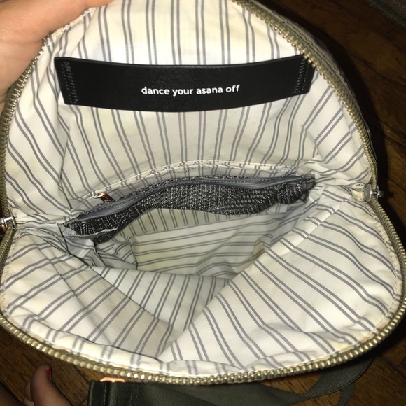 🦄 RARE Lululemon CAMO Festival Bag! - Picture 7 of 8